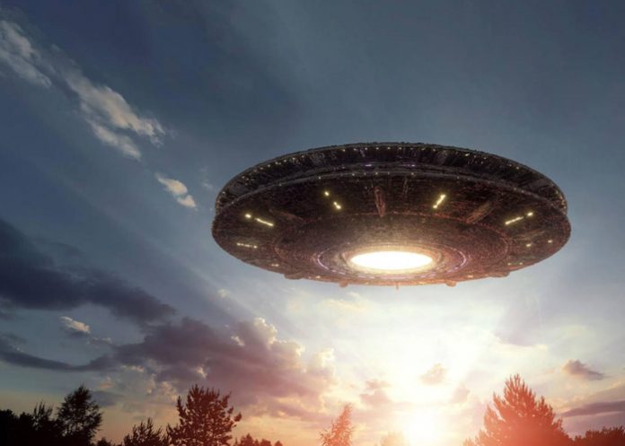Hombre asegura tener encuentros con OVNIS
