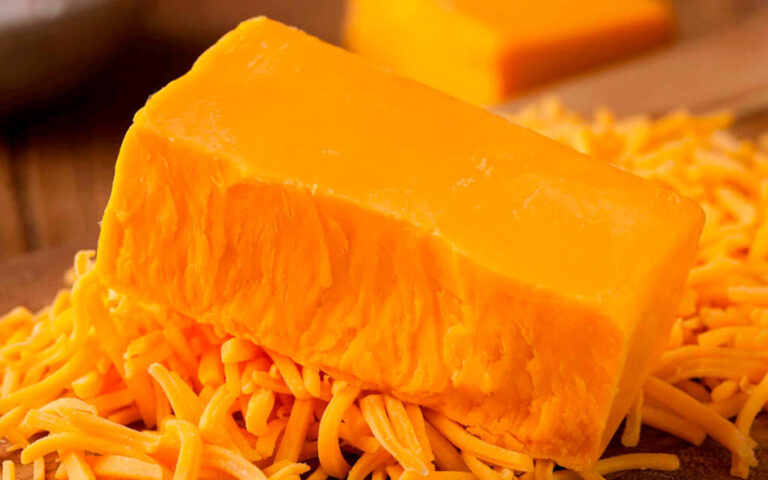 Policía fue expulsado por robar 180 kilos de queso cheddar