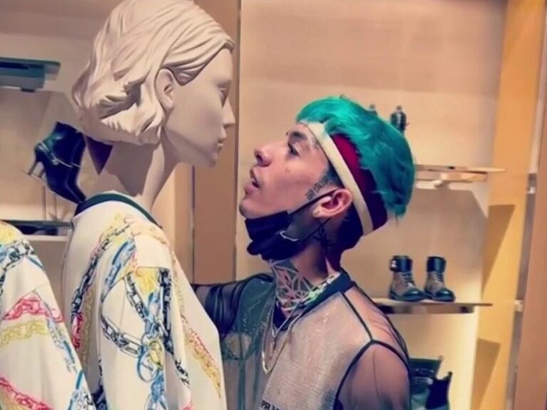 Captan a hombre besando a maniquí