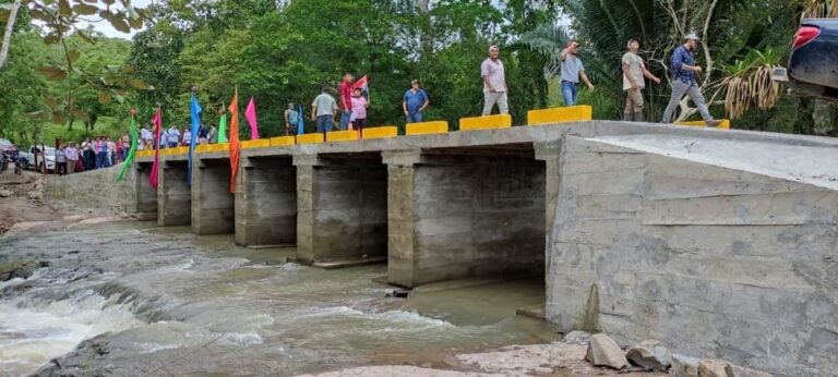 Familias de El Coral cuentan con nuevo puente vehicular