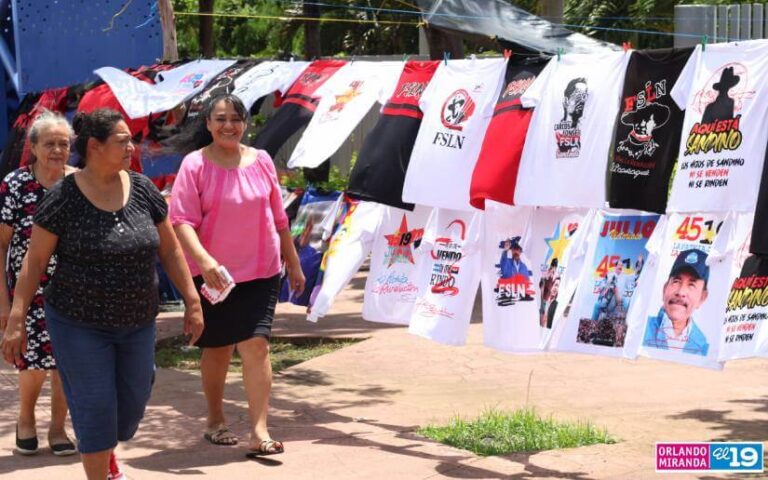 Emprendedores ofertan sus productos para este 45/19 en Managua