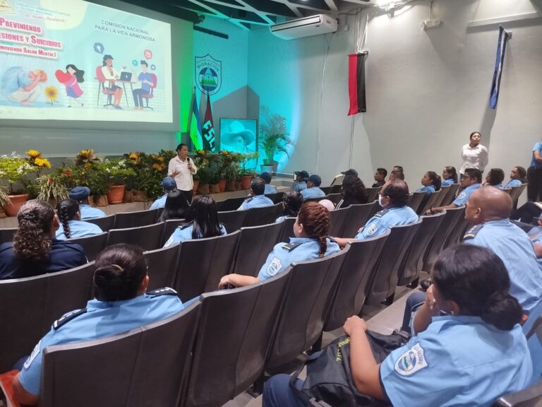 Funcionarios se capacitan en prevención de depresión y suicidio