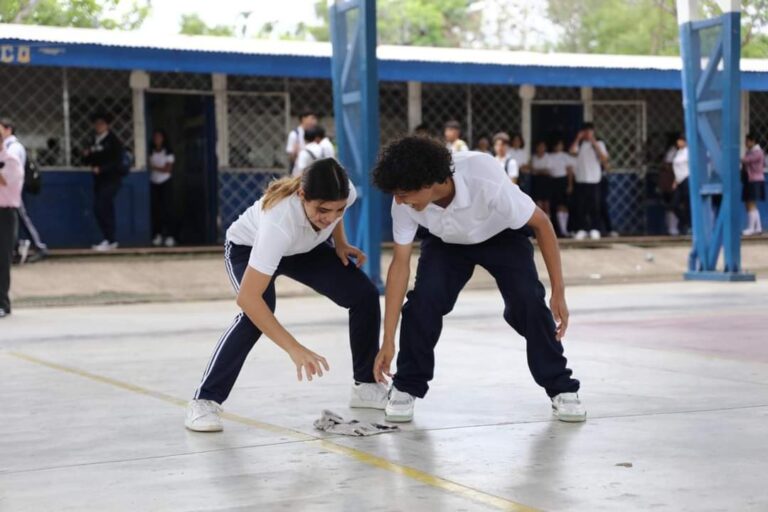 Estudiantes del Colegio Experimental México disfrutan de una jornada deportiva