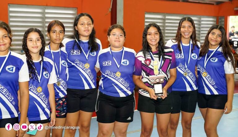 Mined premia a equipos femeninos de balonmano