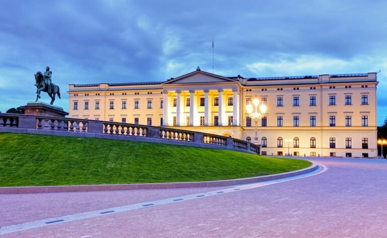 Hombre es detenido por tratar de incendiar el Palacio Real de Oslo