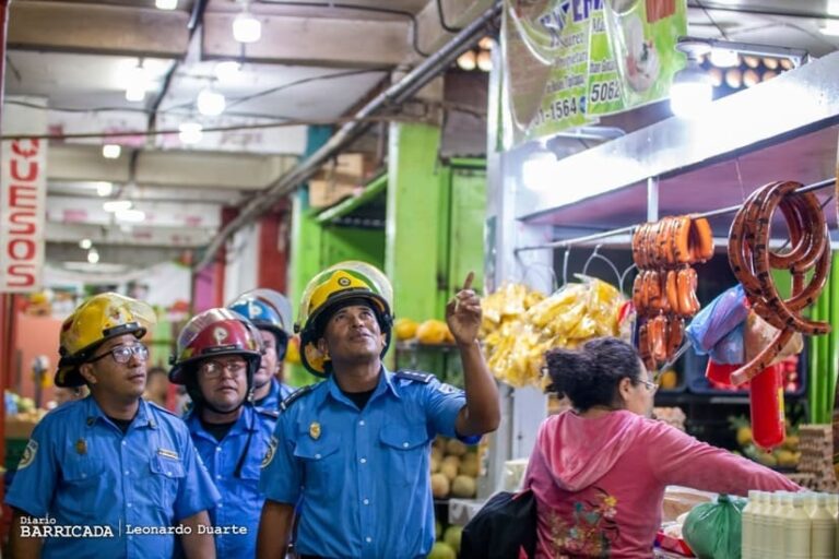 Bomberos inspeccionan más de 200 tramos del Mercado Jonathan González