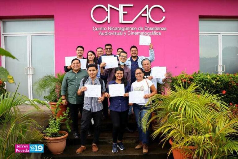 Concluyen talleres de Locución, Edición Creativa y Fotografía Documental