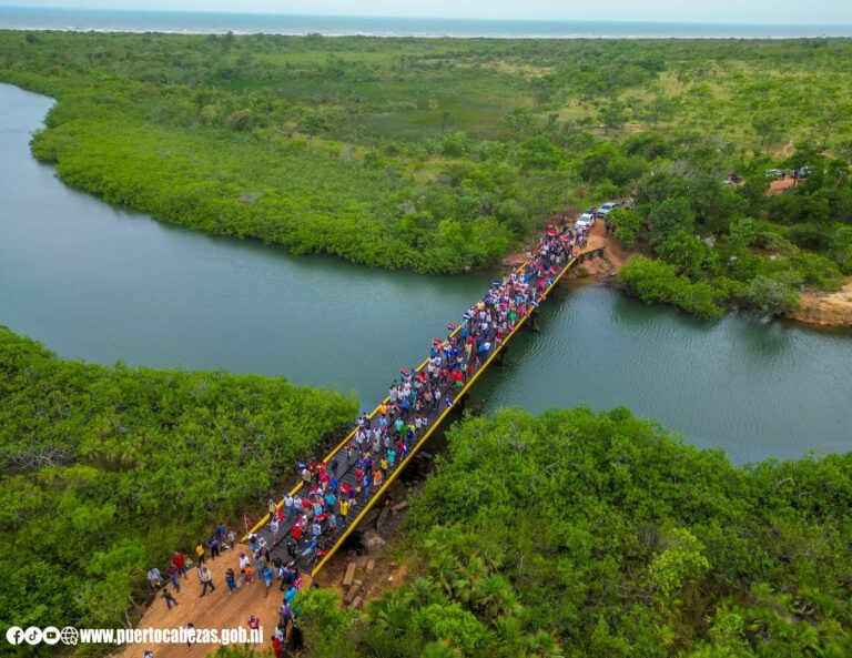 Inauguran puente de vital acceso para las comunidades indígenas de Tuapi