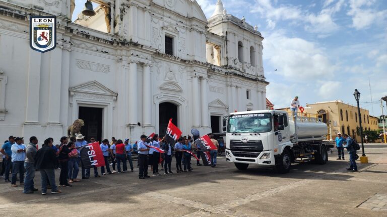 Adquieren camión cisterna para fortalecer el trabajo en León