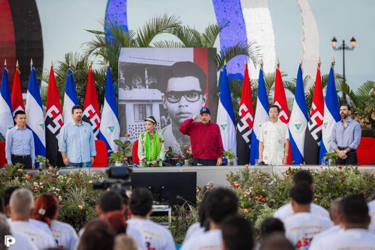 Pdte. Daniel y vicepresidenta Rosario Murillo presiden acto de entrega de autobuses Yutong a cooperativas de Managua