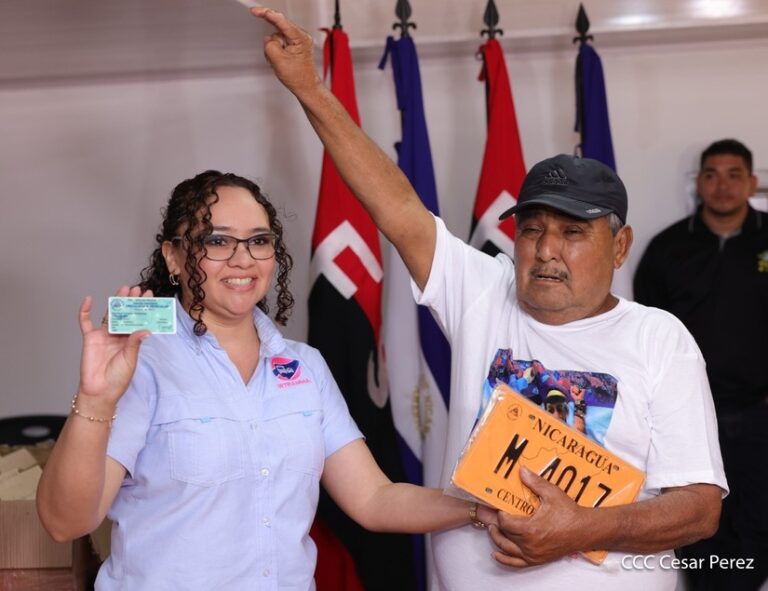 Entregan 121 autobuses a cooperativas de transporte colectivo