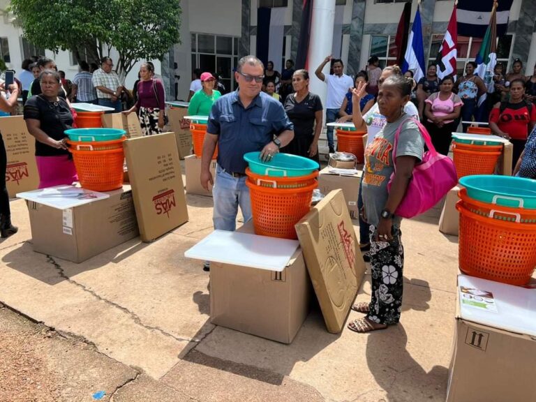Entregan bonos a mujeres emprendedoras de la Costa Caribe Norte