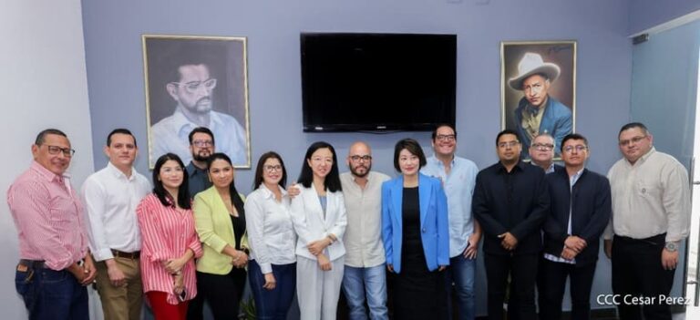 Comunicadores de medios chinos sostienen encuentro con coordinadores de Medios del Poder de Ciudadano-