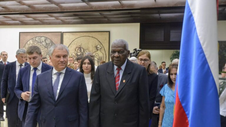 Volodin llega a Cuba y sostiene encuentro con el presidente de la Asamblea Legislativa