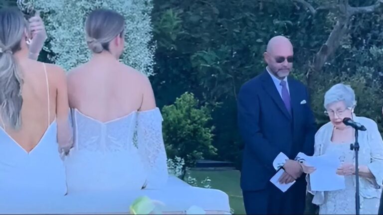 Abuela dedica emotivo mensaje en boda lésbica de su nieta