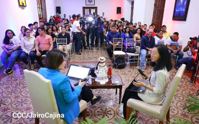 Periodistas de China sostienen encuentro con estudiantes de UNAN-León