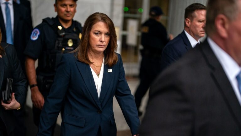 Encargada de la seguridad de Trump durante su ataque, renuncia ante la indignación generalizada