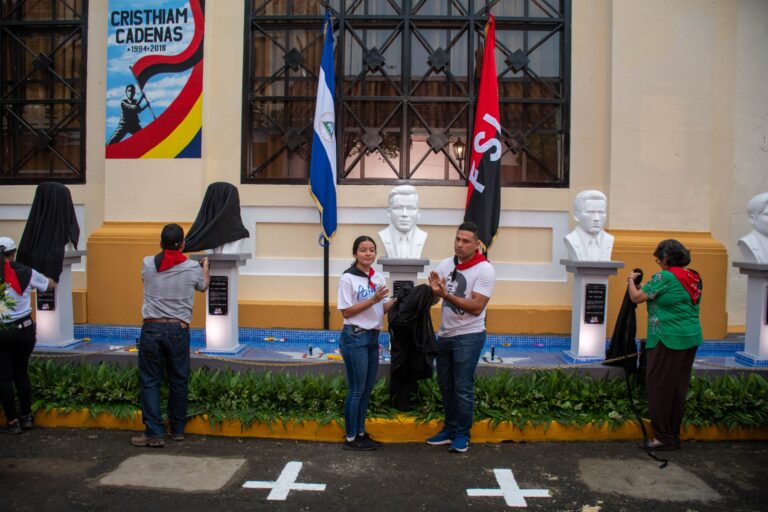 Inauguran monumento en homenaje a la valentía estudiantil en León