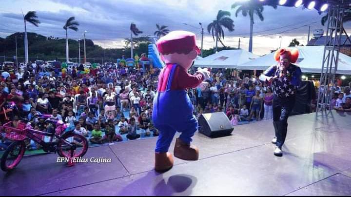 Familias disfrutan de los puertos turísticos de Nicaragua