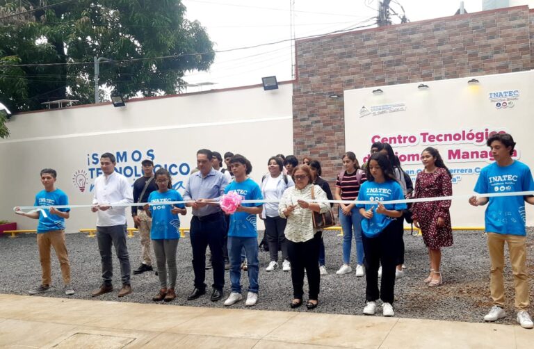 Inauguran Centro Tecnológico de Idiomas Juan Carlos Herrera