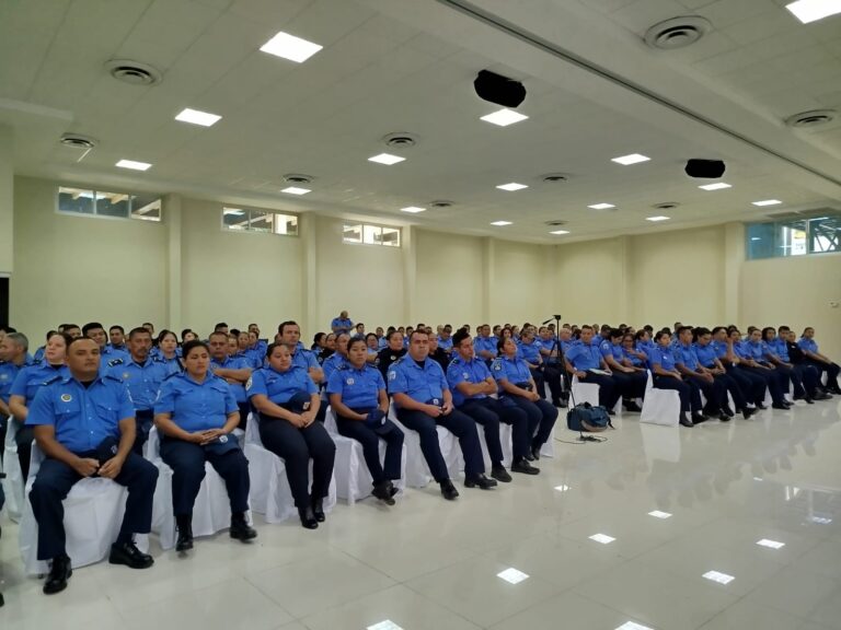 Más de 500 policías finalizan cursos técnicos