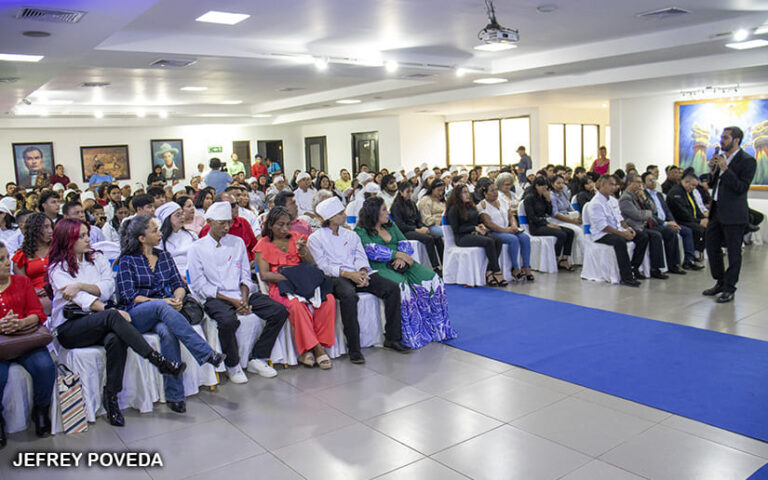 Certifican a 100 protagonistas del Centro de Hotelería y Turismo