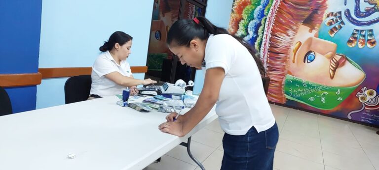 Trabajadores del MINED reciben salario adelantado del mes de agosto