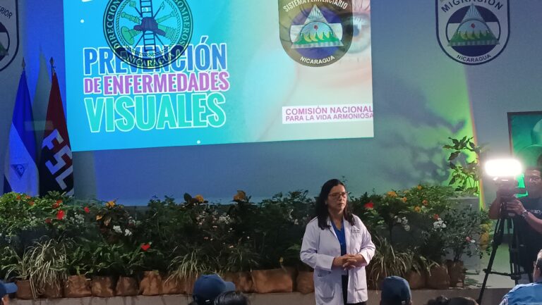 Capacitan a servidores del MINT sobre enfermedades visuales