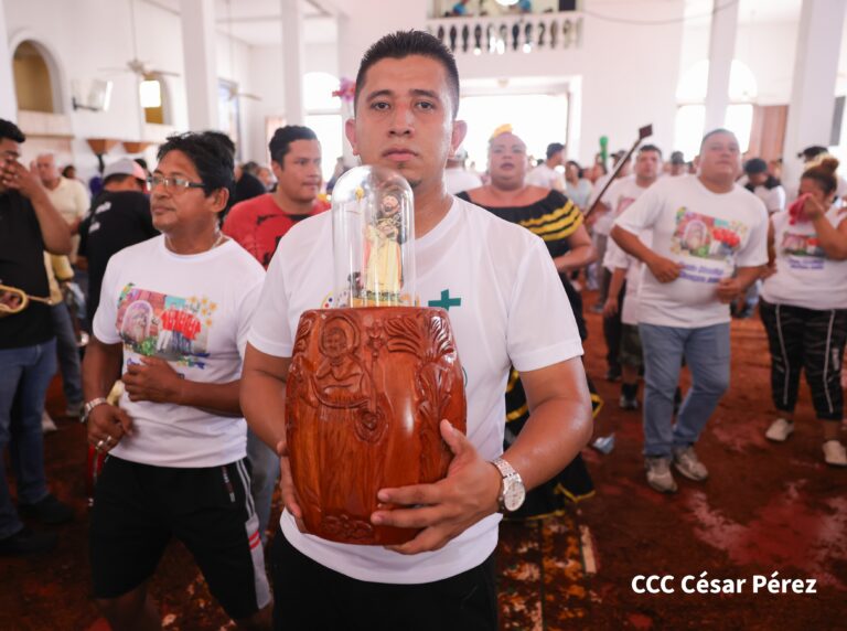 Inicia tradicional bajada y vestida de “Santo Domingo de Guzmán”