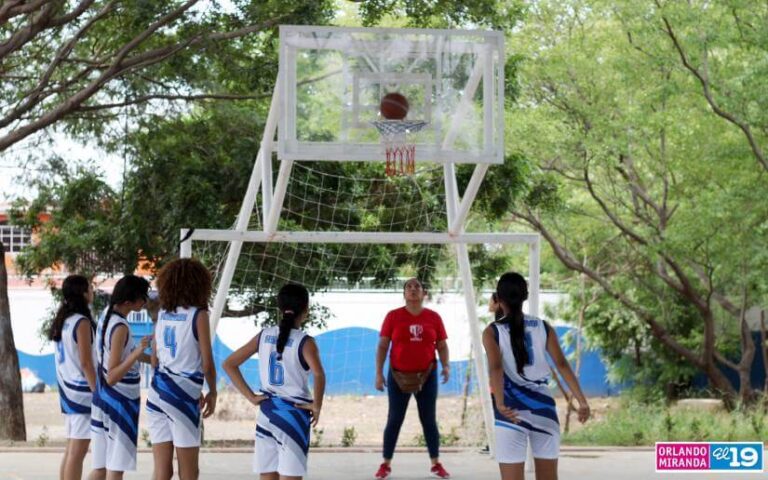 Realizan competencia de baloncesto en el Colegio Luxemburgo