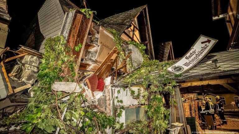 Un fallecido y varios heridos deja el derrumbe de un hotel