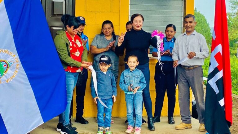 Entregan cinco viviendas a familias de Dipilto