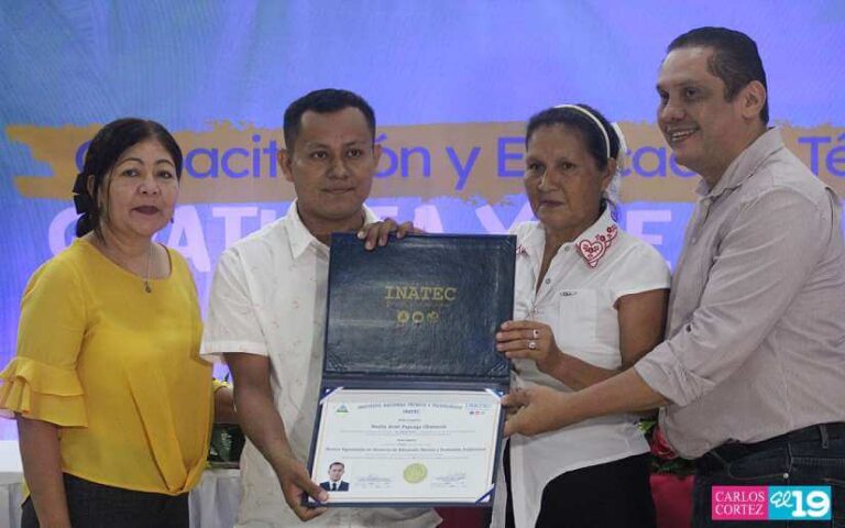 Se gradúan 250 técnicos especialistas en docencia