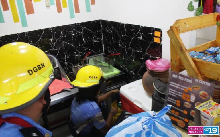 Bomberos realizan inspección en el Mercado Candelaria