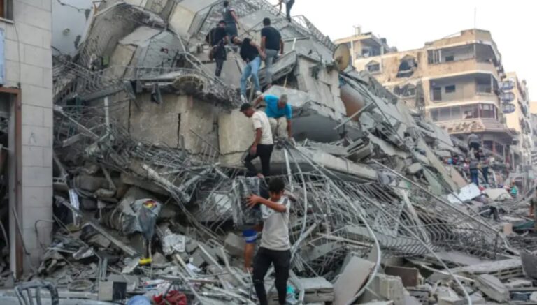 Ataque a una escuela en Gaza deja al menos 100 fallecidos