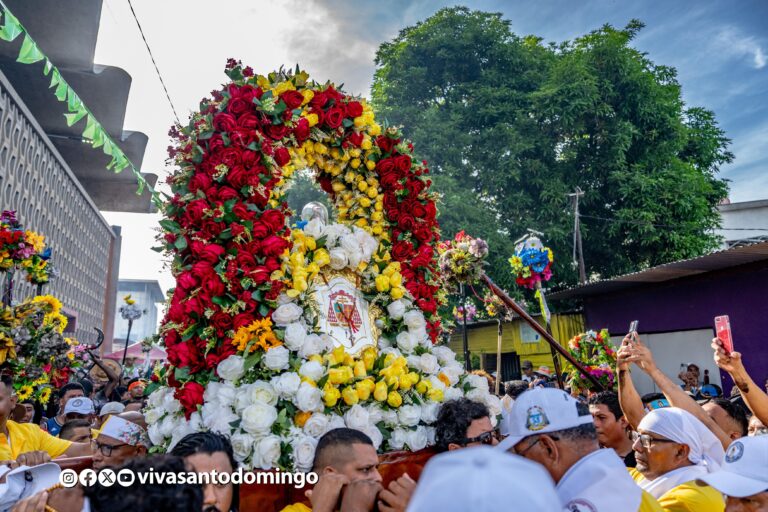 Santo Domingo de Guzmán inicia su recorrido a su morada en Las Sierritas
