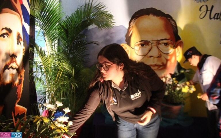Estudiantes de la UNAN-Managua rinden homenaje a los Comandantes Fidel Castro y Tomás Borge