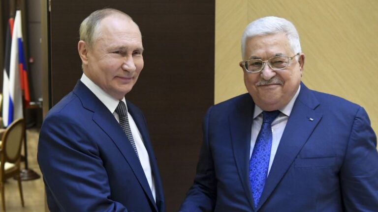 Presidentes de Rusia y Palestina sostienen un encuentro en Moscú