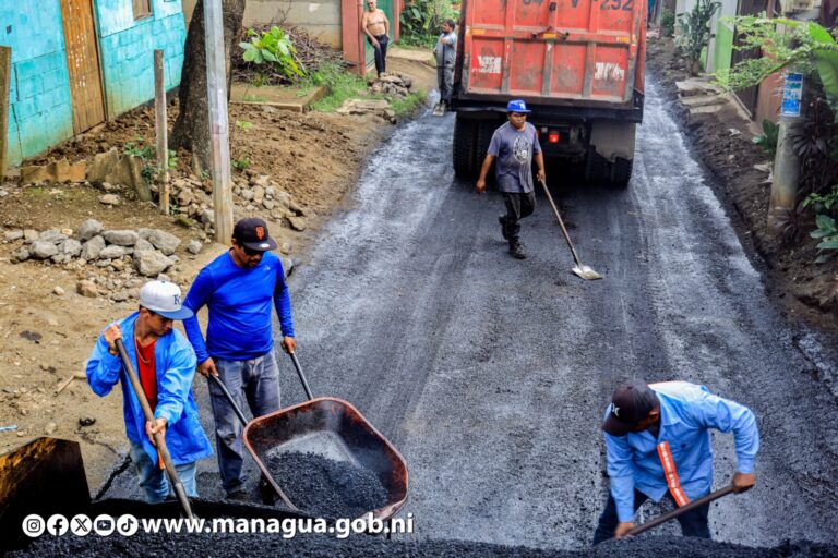 Alcaldesa de Managua supervisa proyecto vial en el barrio Francisco Salazar