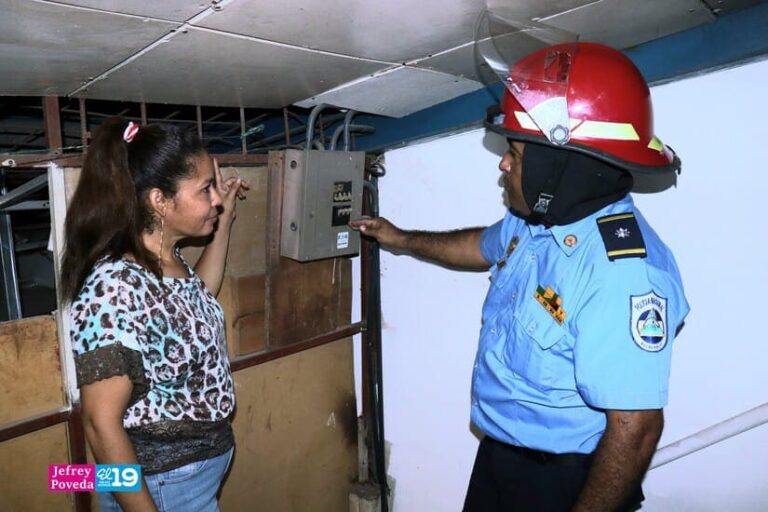 Bomberos realizan inspección en el Mercado Roger Deshon