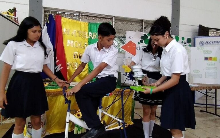 Estudiantes de Managua participan en Feria Científica y Tecnológica