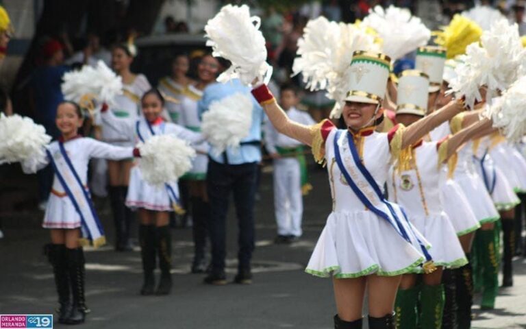 Colegio Público Experimental México inicia Festividades Patrias con Desfile Escolar 2024