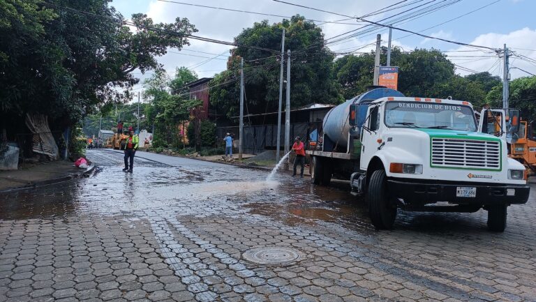 ALMA supervisa proyecto vial en barrio San Judas