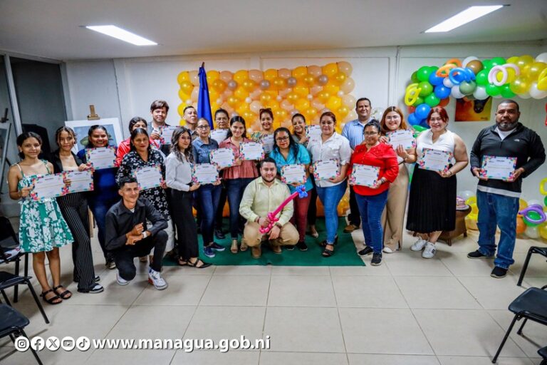 Protagonistas de Managua concluyen curso de globoflexia