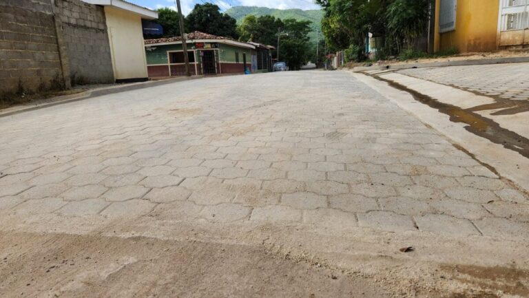 Familias de Ocotal estrenan calles