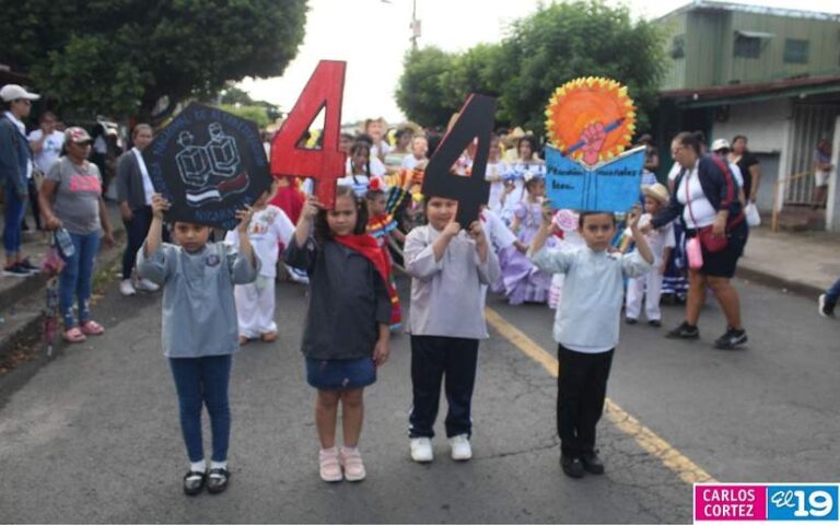 Estudiantes muestran sus destrezas y habilidades en el Segundo Desfile Escolar