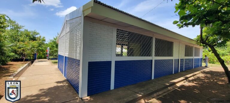 Rehabilitan centro educativo El Almendro en León