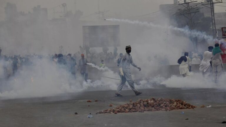 Atentado en provincia de Pakistán deja tres heridos y más de 10 heridos