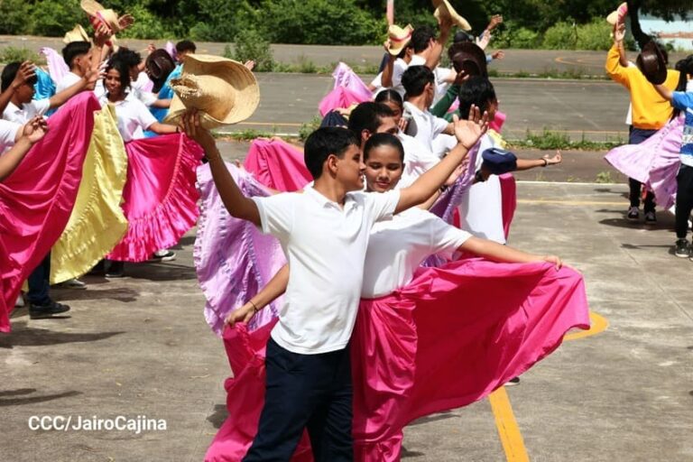Realizan Ensayo del Baile “La Vaca Chota” en el Instituto Ramírez Goyena