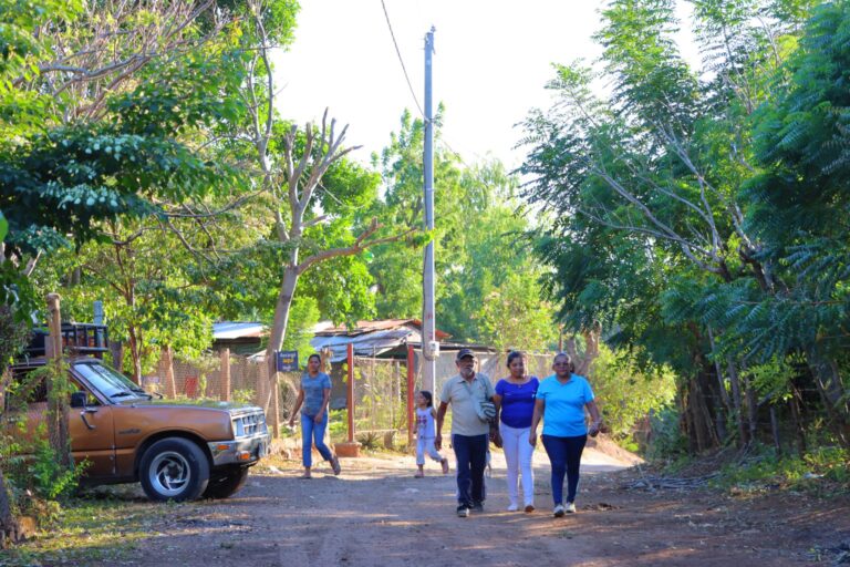 ENATREL garantiza energía eléctrica a más de 400 habitantes de Villa El Carmen